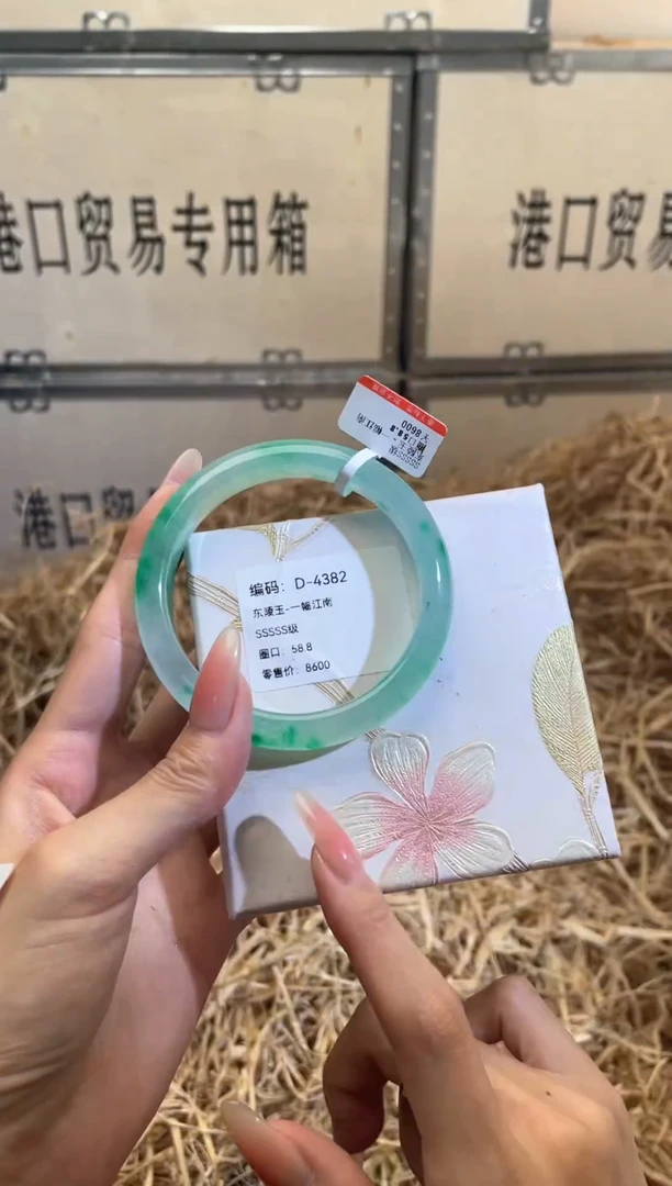 未镶嵌手镯石英质玉N4392