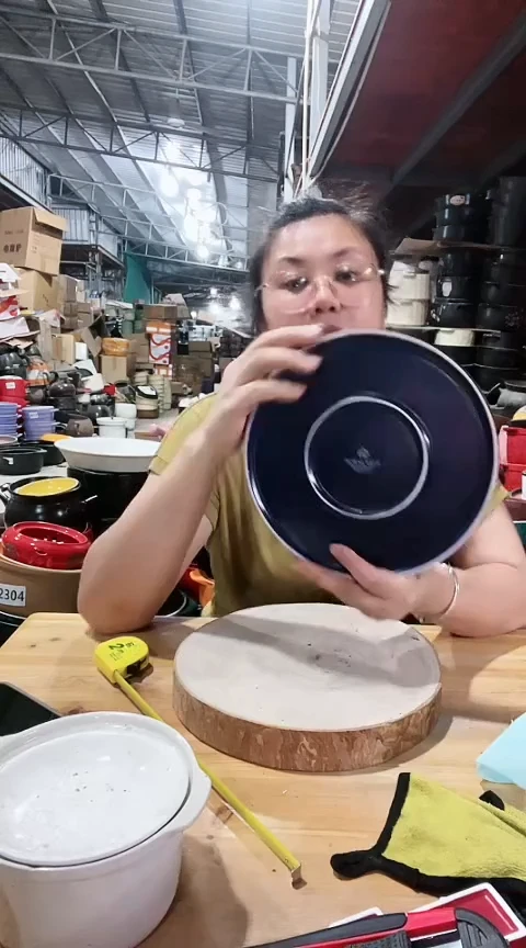 瑕疵蓝色圆烤盘，，