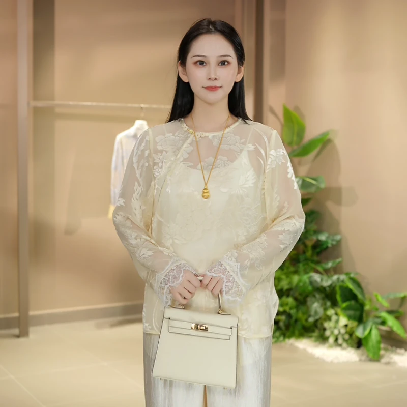 《月胧纱》2025新款百搭显瘦人丝剪花圆领新中式防晒衬衣4568