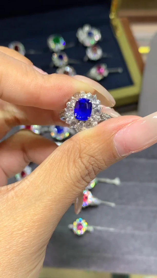 戒指蓝宝石18K金镶嵌2.13ct