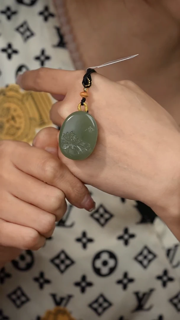 和田玉18K金镶嵌吊坠(不含链)B61（多样性发一件）