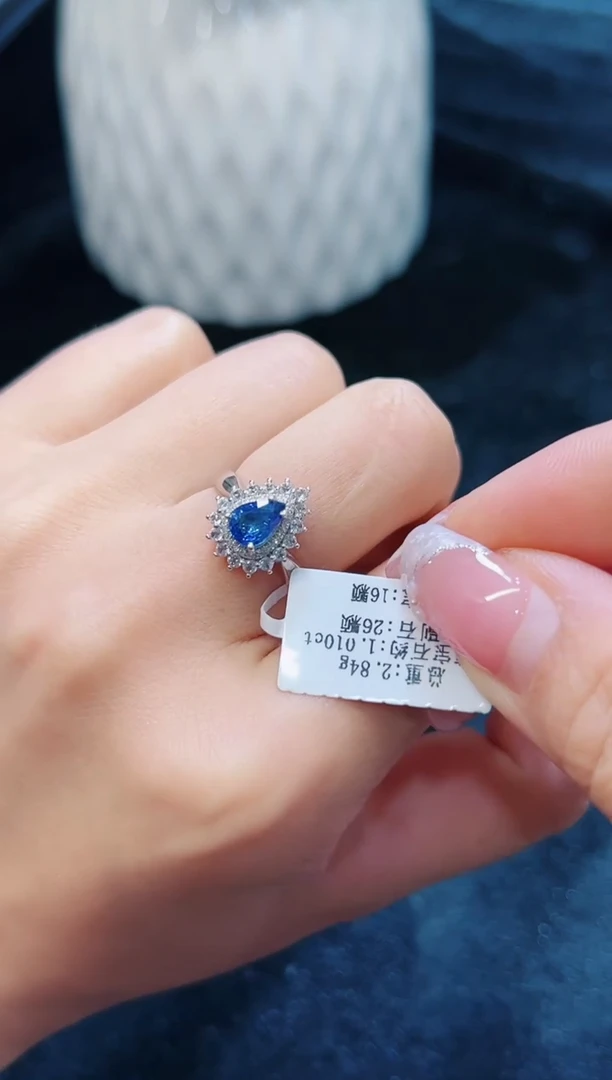 蓝宝石戒指18K金镶嵌·