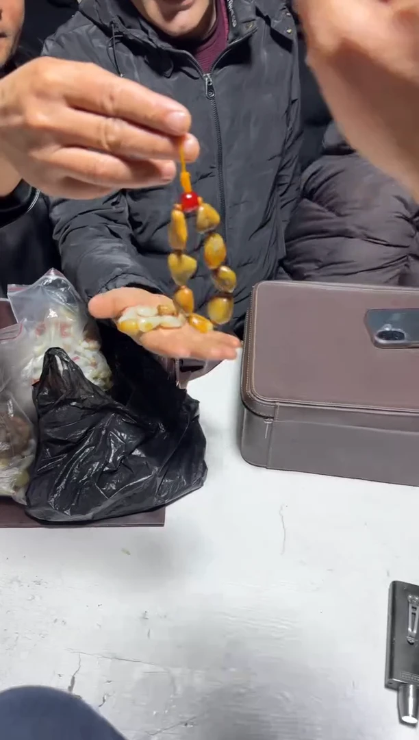 未镶嵌和田玉（糖玉）挂件和田玉