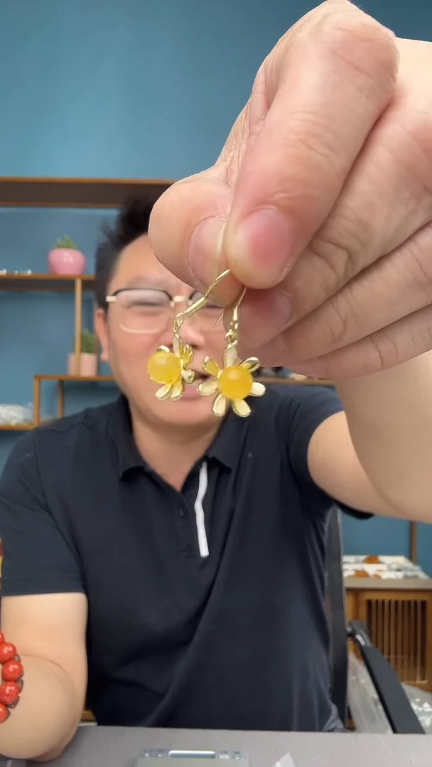 未镶嵌琥珀裸石28（有瑕介意勿拍）