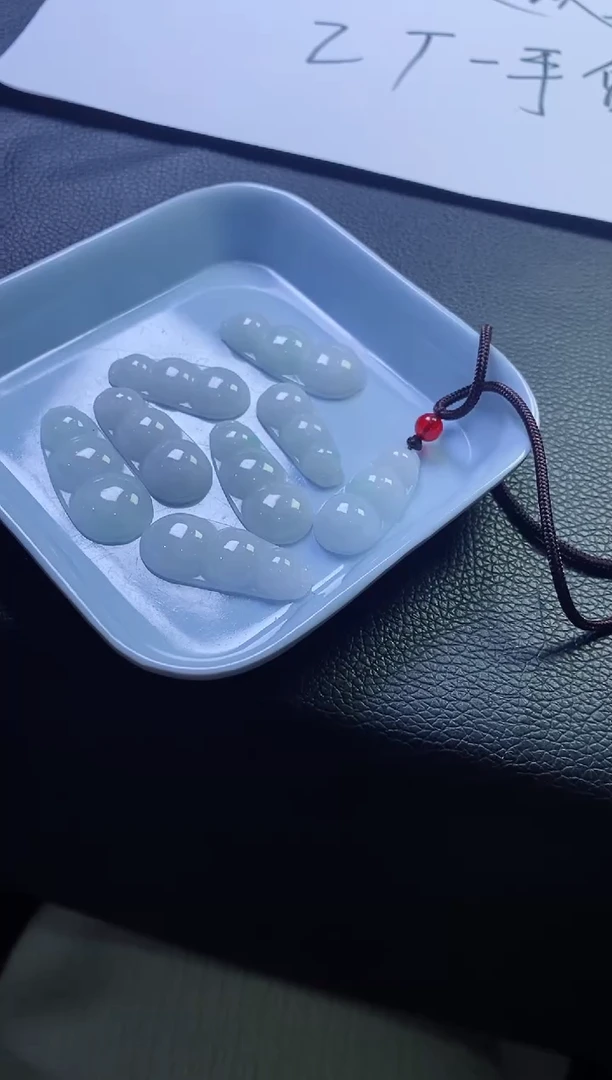 【闪购商品】翡翠吊坠(不含链)未镶嵌福豆（多样性发一