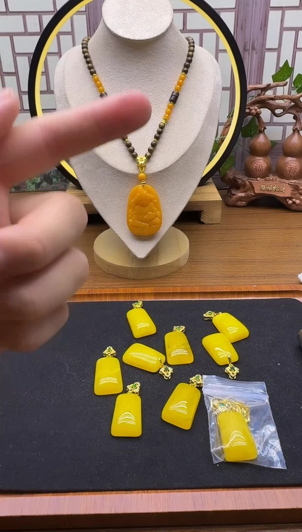 蜜蜡吊坠(赠链)14K金镶嵌D10