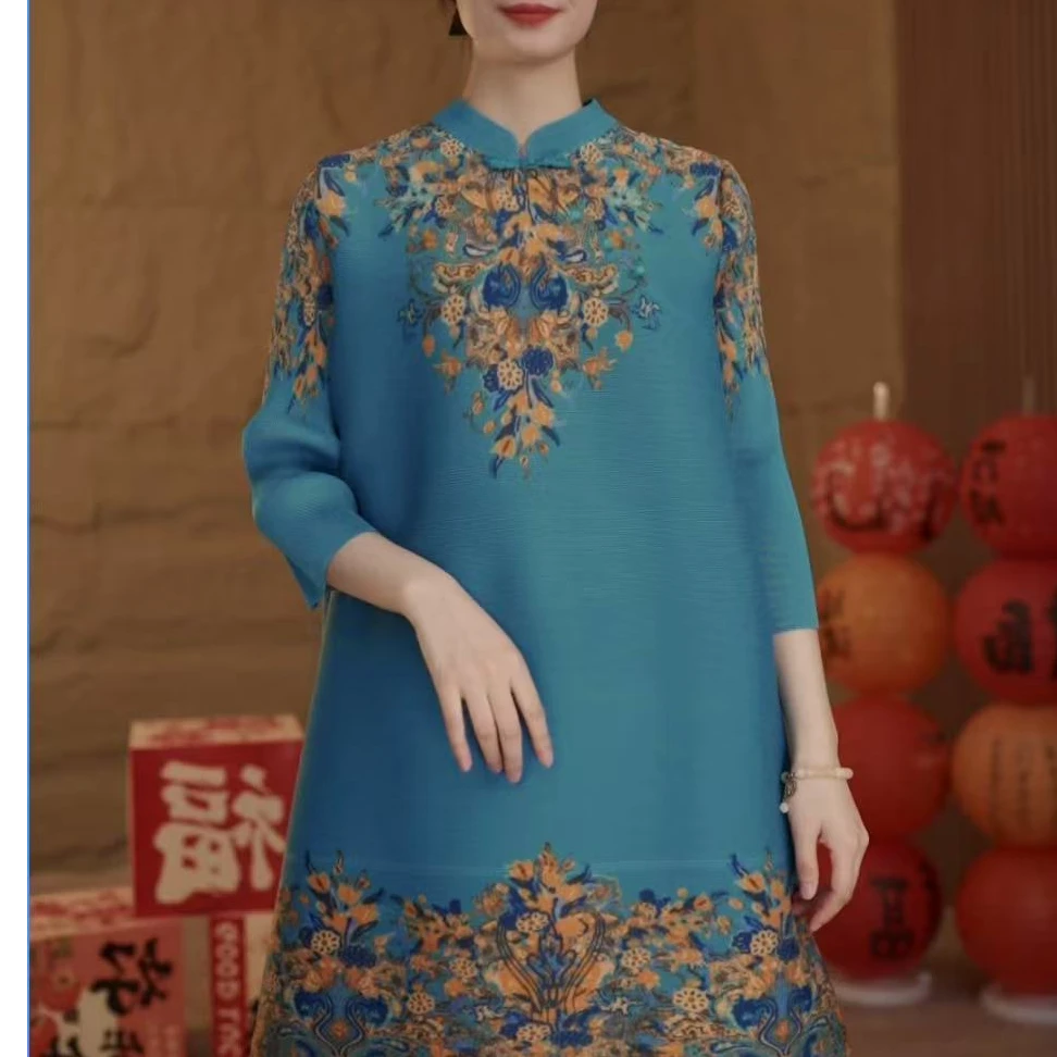 华姐三宅新款国风气质褶皱显瘦抖抖时尚短套头连衣裙