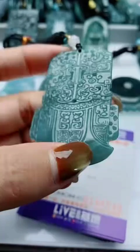 颈饰未镶嵌翡翠