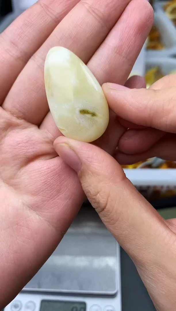 【闪购商品】琥珀珠宝奇石未镶嵌111