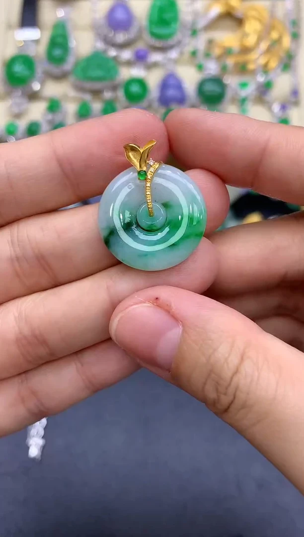 颈饰18K金镶嵌翡翠132-中国好珍宝