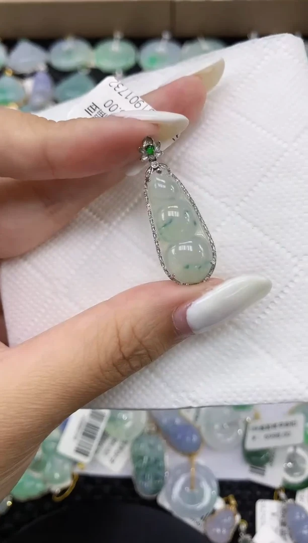颈饰18K金镶嵌翡翠11111111111