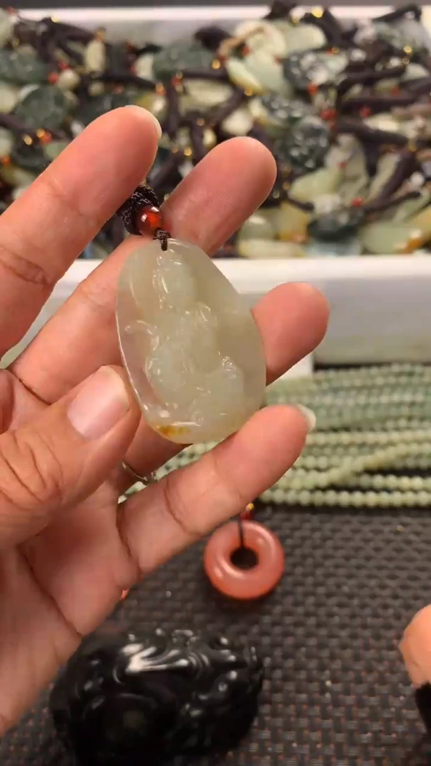 【闪购商品】和田玉颈饰未镶嵌多样性发货没有证书拍一发一有瑕