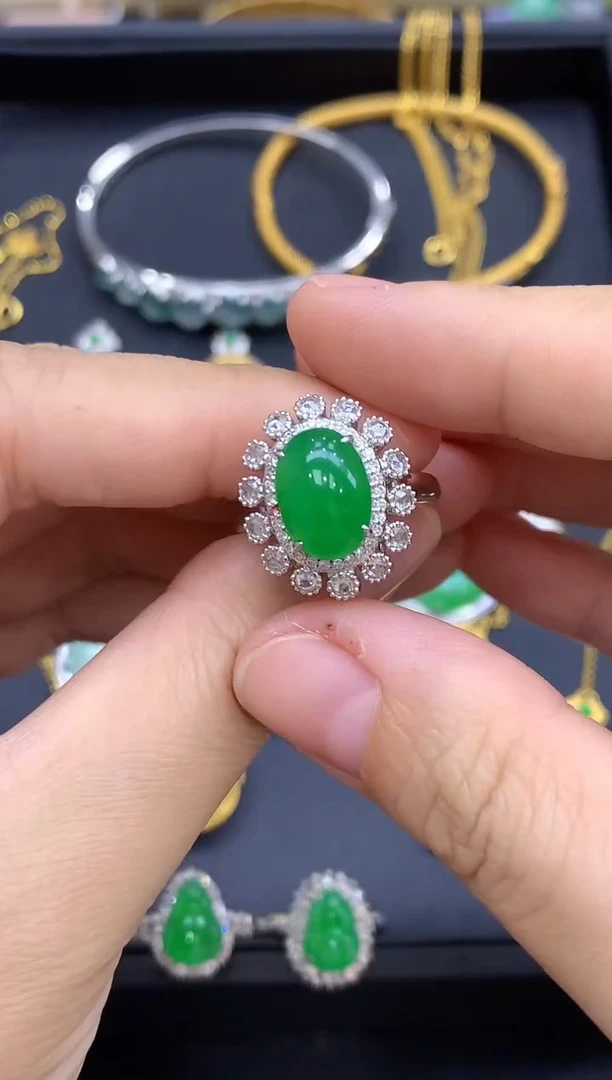 18K金镶嵌戒指翡翠699-中国好珍宝