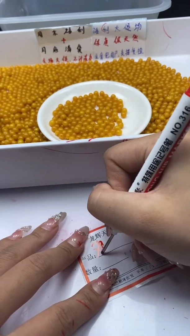 未镶嵌颈饰蜜蜡w41鸡油黄蜜蜡6mm*30颗