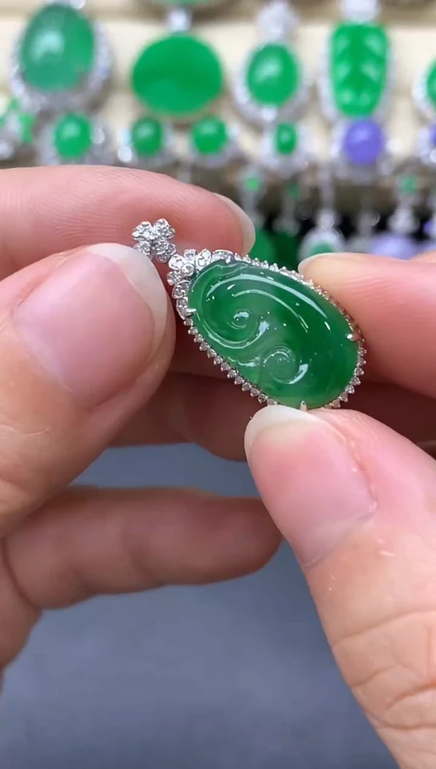 颈饰18K金镶嵌翡翠211-中国好珍宝