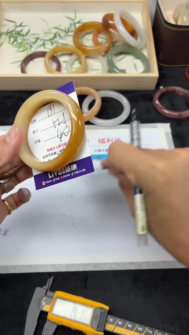 未镶嵌手镯石英质玉191