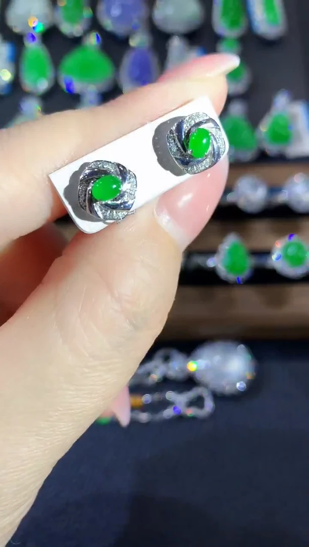 18K金镶嵌翡翠耳饰A43