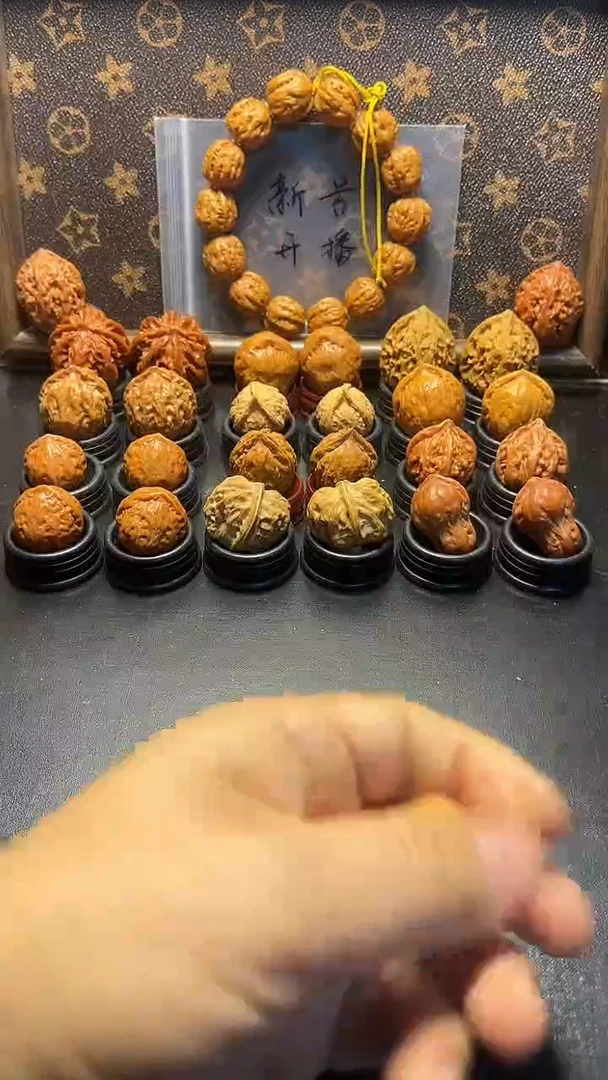 把件文玩核桃咣****e三棱