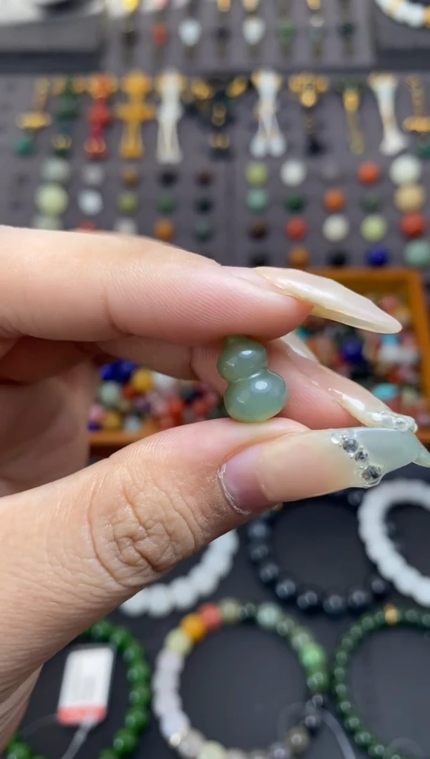 未镶嵌和田玉挂件湖水绿葫芦