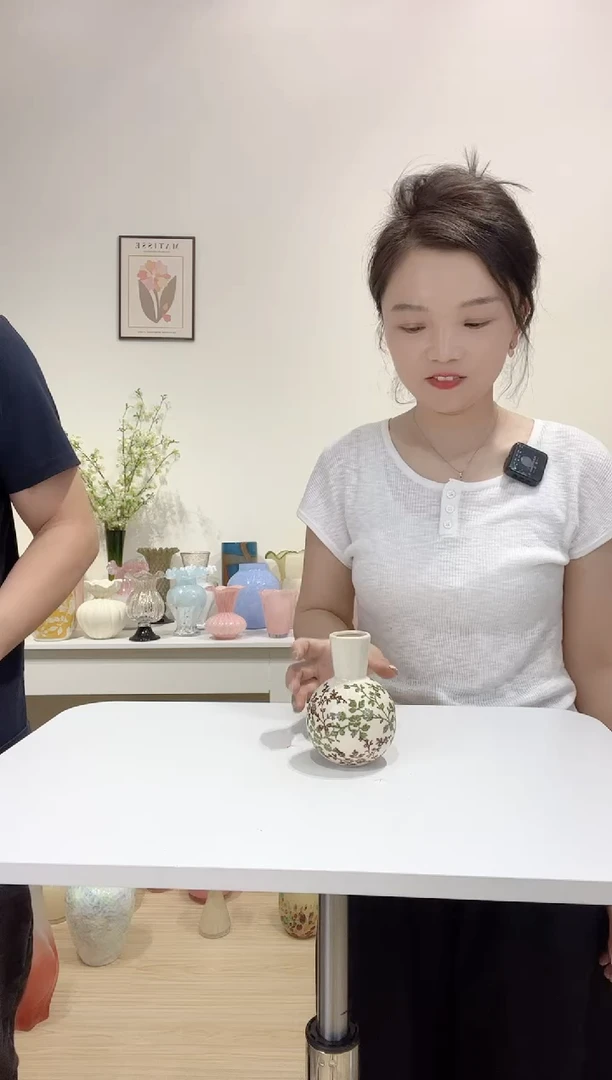圆球碎花小陶瓷花瓶