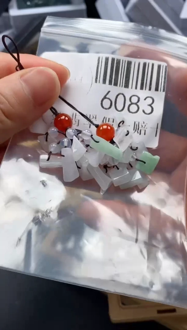 翡翠未镶嵌吊坠(不含链)6083