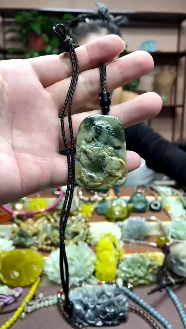 未镶嵌岫玉颈饰·