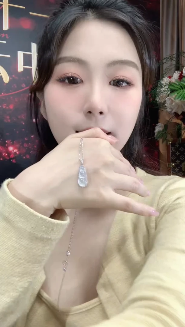 吊坠(不含链)18K金镶嵌翡翠C7翡翠多样性发一件