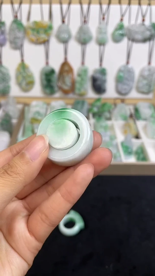 颈饰未镶嵌翡翠1