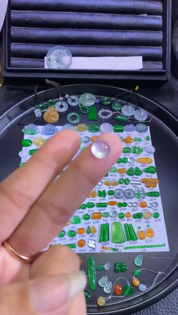 未镶嵌挂件翡翠蛋面