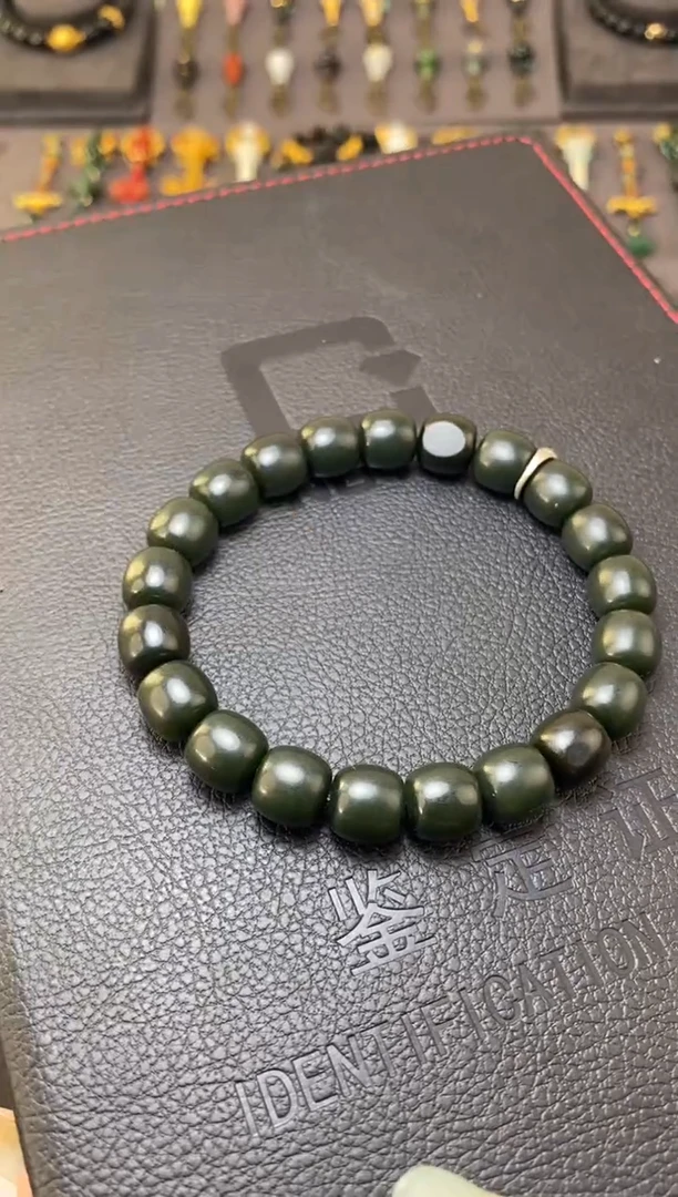 未镶嵌和田玉挂件10mm黑青老型手串带大证