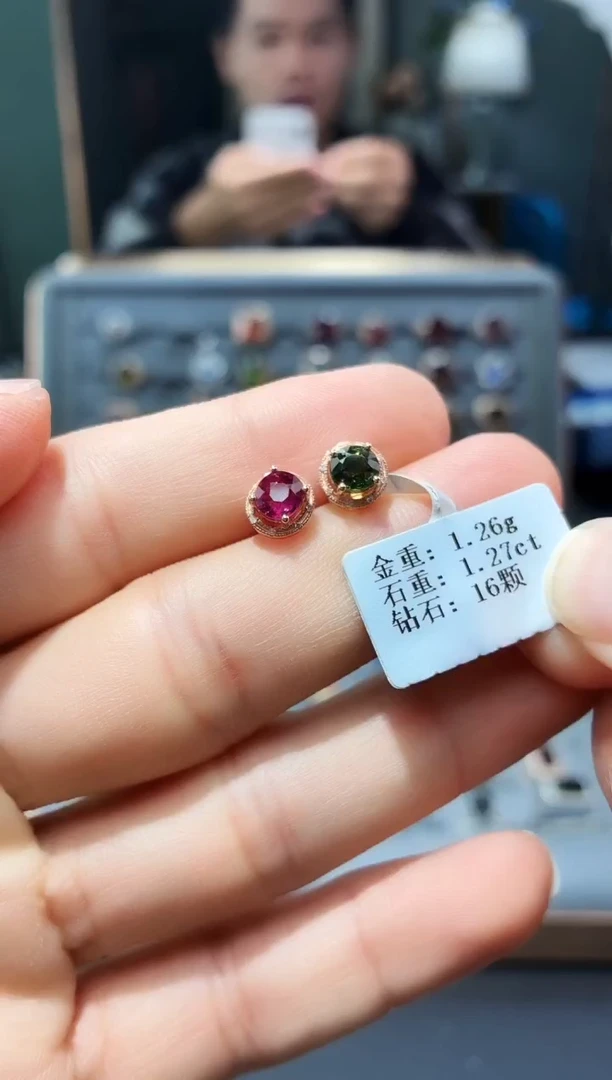 18K金镶嵌耳饰碧玺1.27配钻