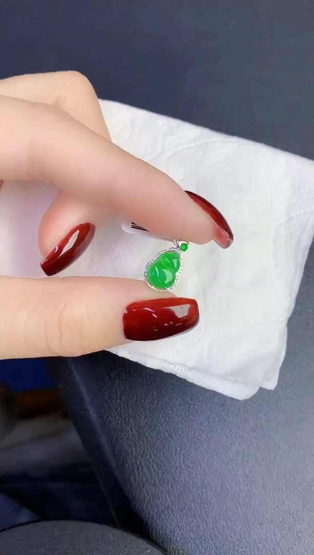 颈饰18K金镶嵌翡翠缅甸天然翡翠A货