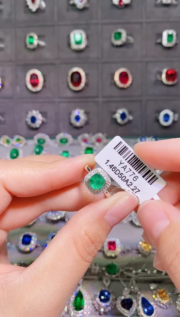 【闪购商品】祖母绿18K金戒指18K金镶嵌.