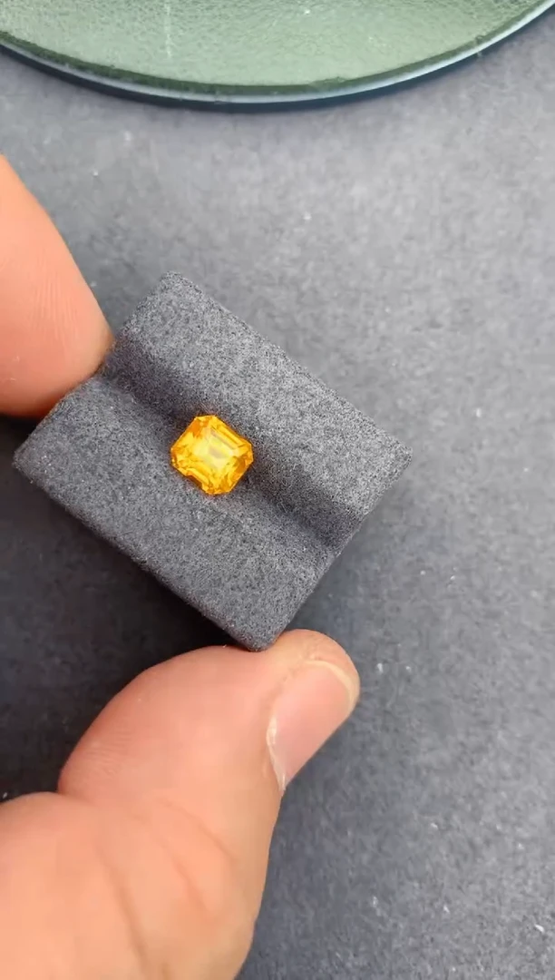 裸石彩色蓝宝石2.09ct 黄色蓝宝石