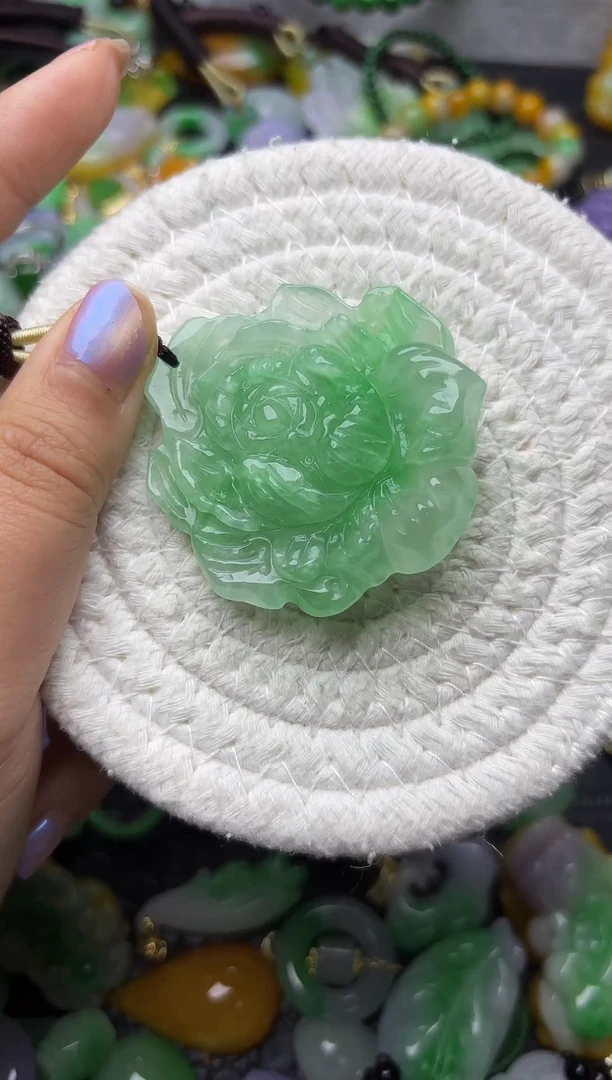 颈饰未镶嵌翡翠缅甸翡翠吊坠