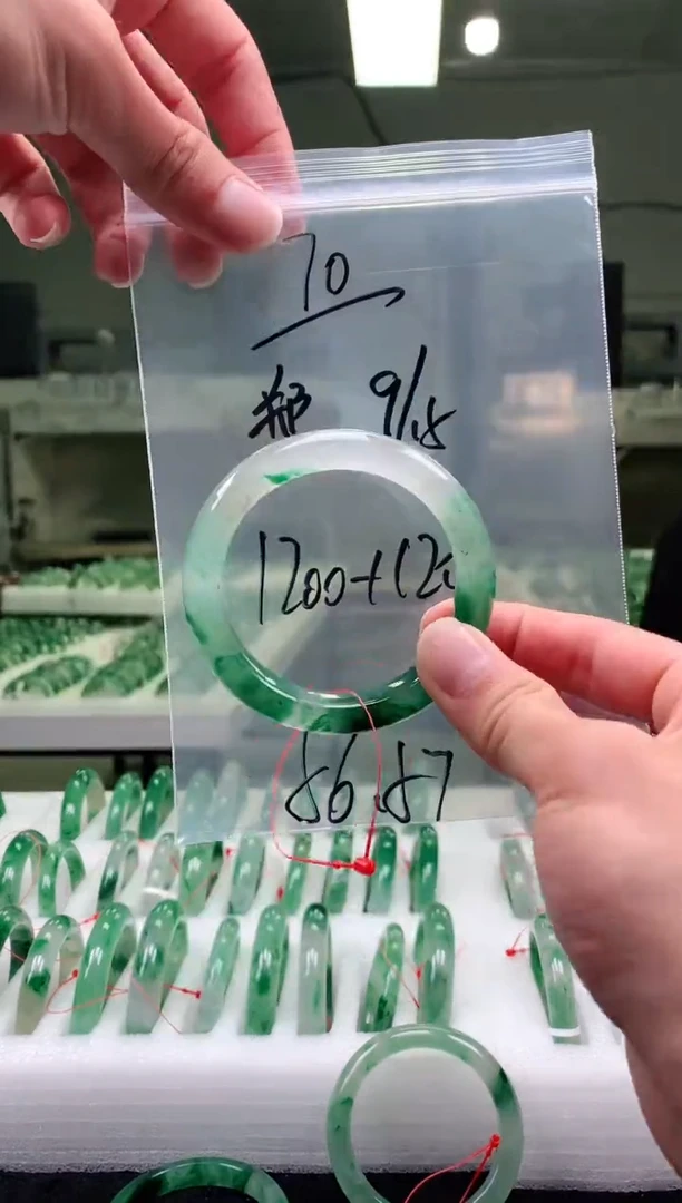未镶嵌非洲翠手镯石英质玉非洲翠手镯57-56圈口70号