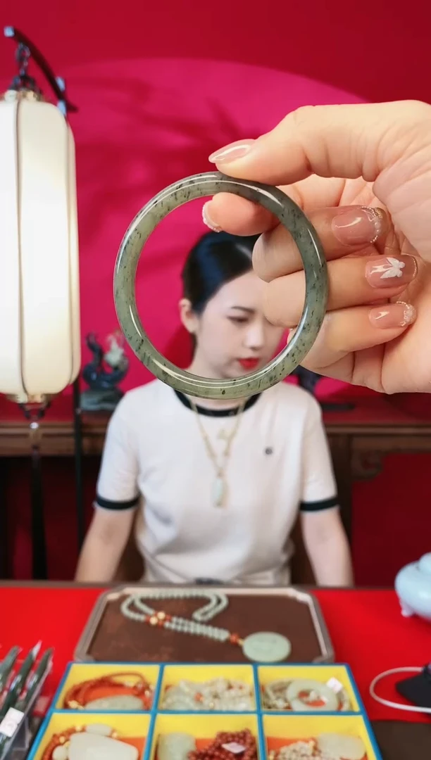 和田玉手镯未镶嵌墨绿青花手镯