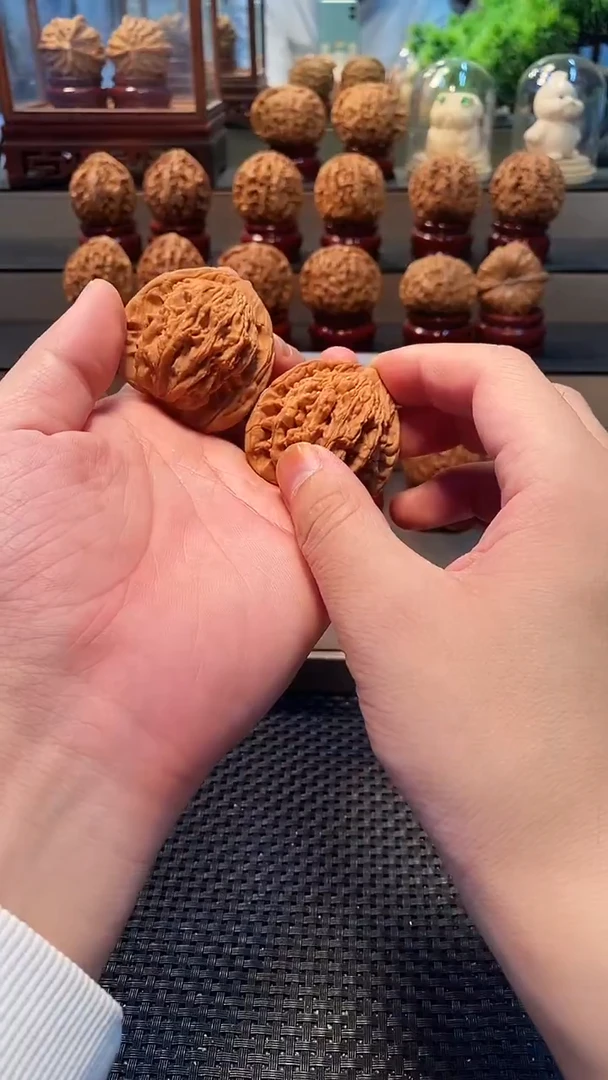 麦穗虎头文玩核桃