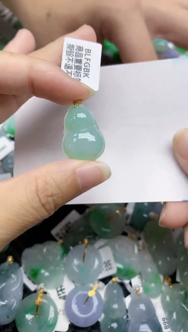 翡翠18K金镶嵌颈饰天然翡翠A货