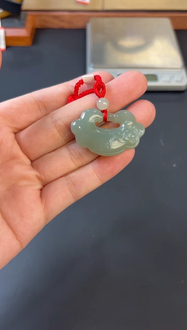 【闪购商品】和田玉吊坠(赠链)未镶嵌且末微色差近矿吊坠