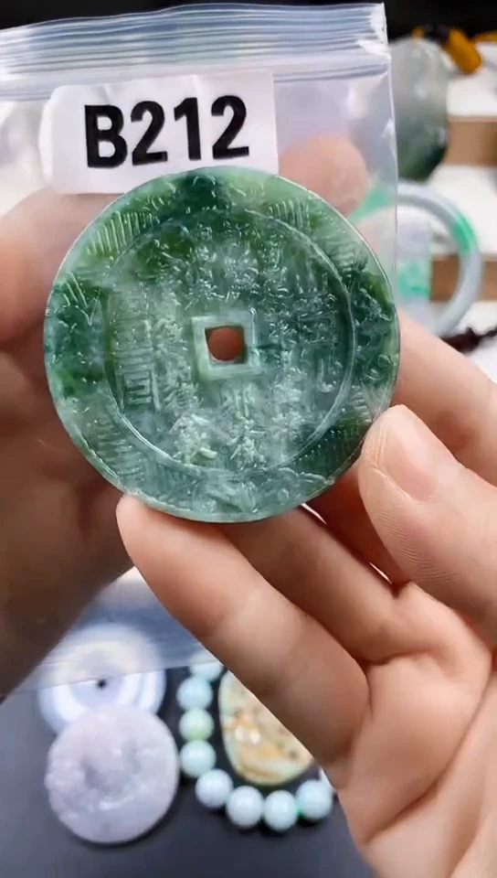 颈饰未镶嵌翡翠天然翡翠吊坠挂饰