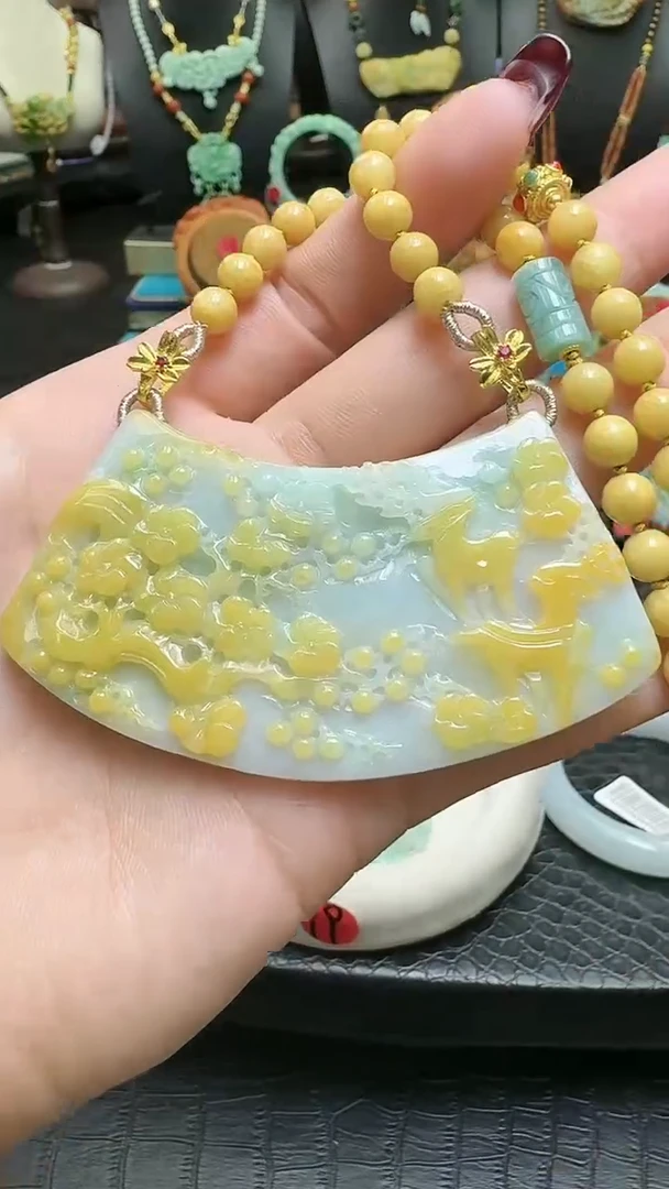 【闪购商品】翡翠颈饰未镶嵌弯弯