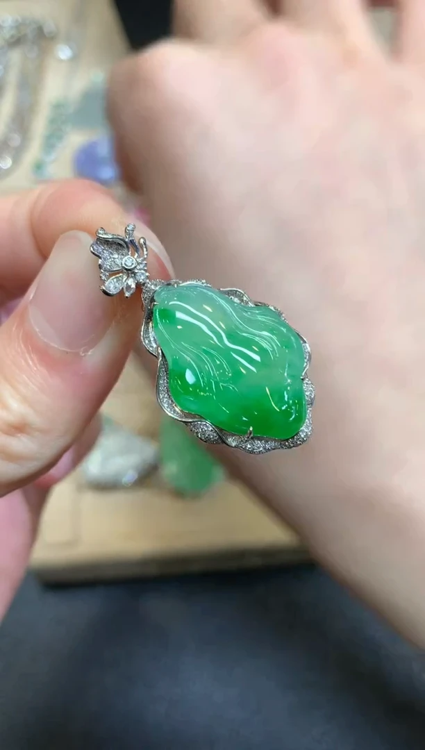 【闪购商品】翡翠颈饰18K金镶嵌随形【无服务费】