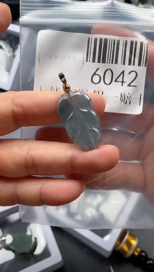 翡翠未镶嵌吊坠(不含链)6042