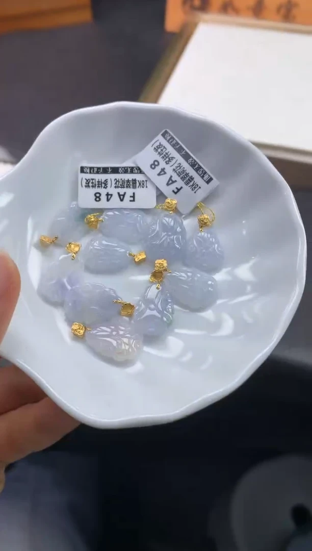 颈饰18K金镶嵌翡翠FA48 翡翠荷花 多样性发其一赠银链