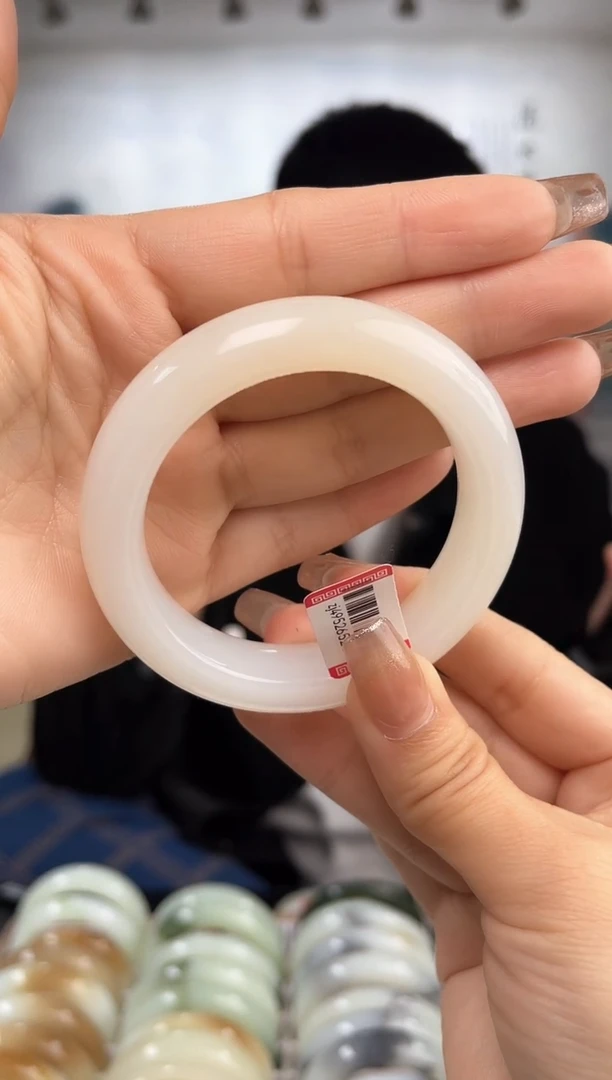 【闪购商品】和田玉手镯未镶嵌54圈口6526