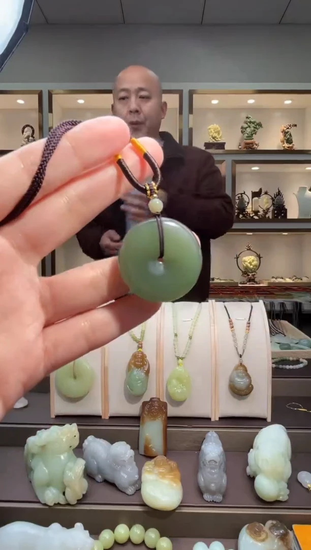 颈饰未镶嵌和田玉苏