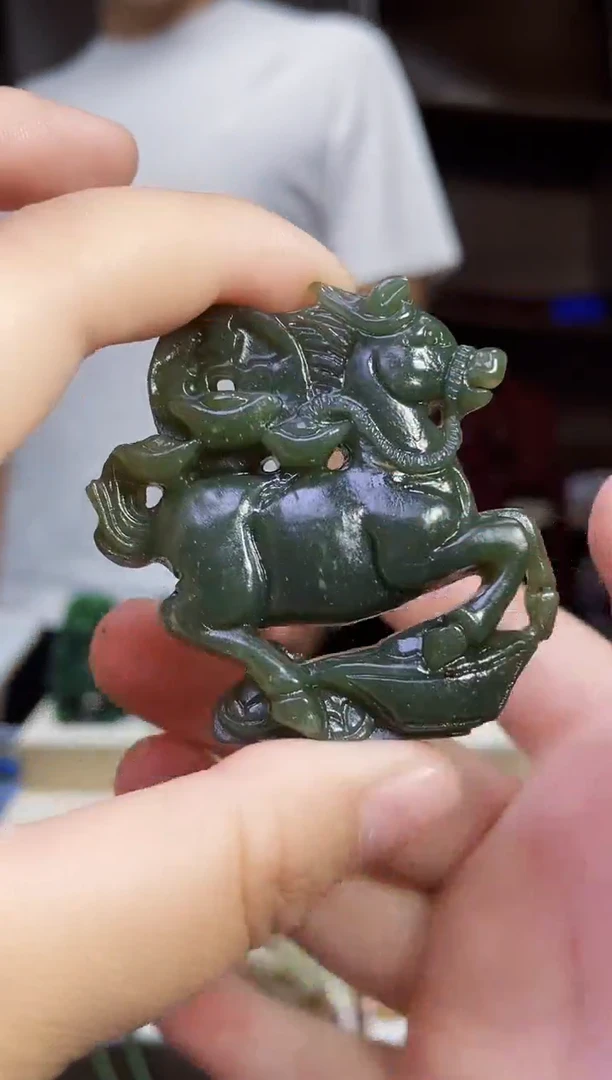 和田玉未镶嵌颈饰1