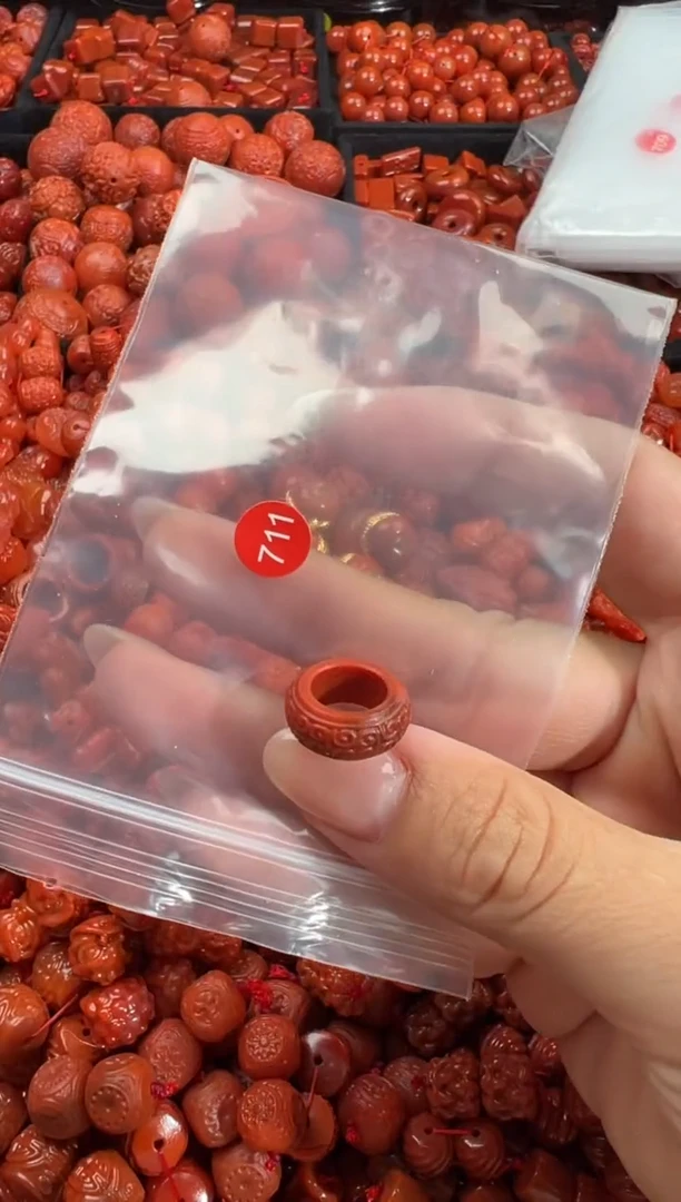 南红玛瑙未镶嵌颈饰2