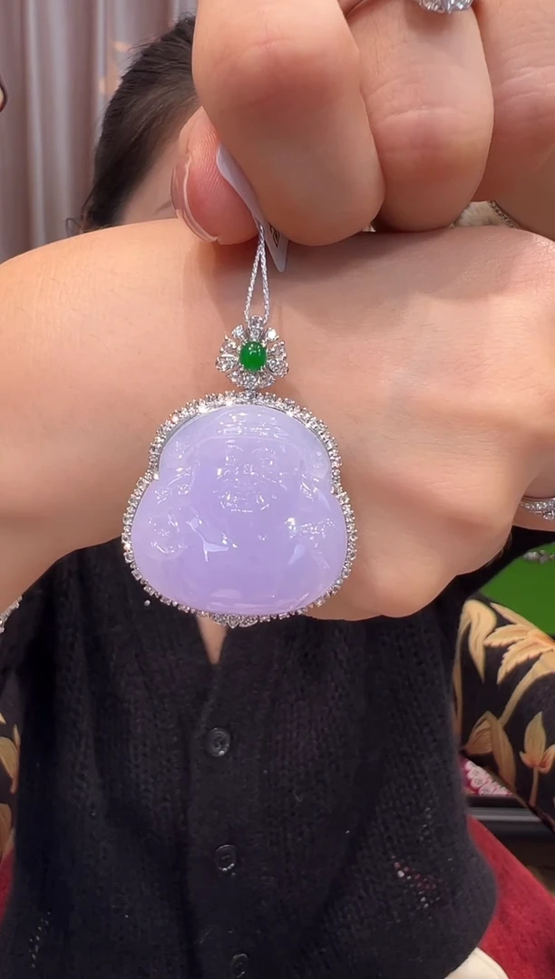 颈饰18K金镶嵌翡翠吊坠